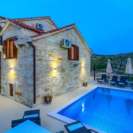 Villa Izabela With Private Pool And Beautiful View *