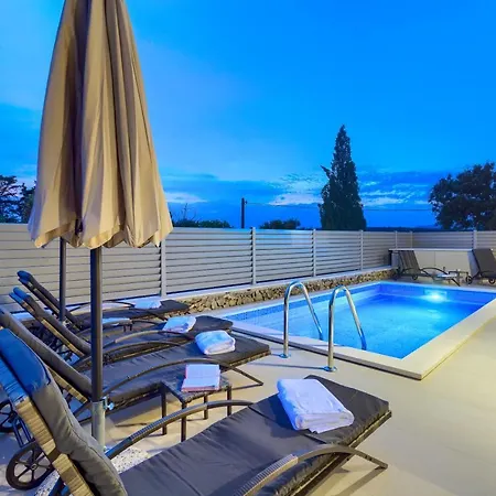 Izabela With Private Pool And Beautiful View Вилла