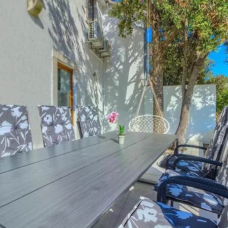 Izabela With Private Pool And Beautiful View * Dracevica